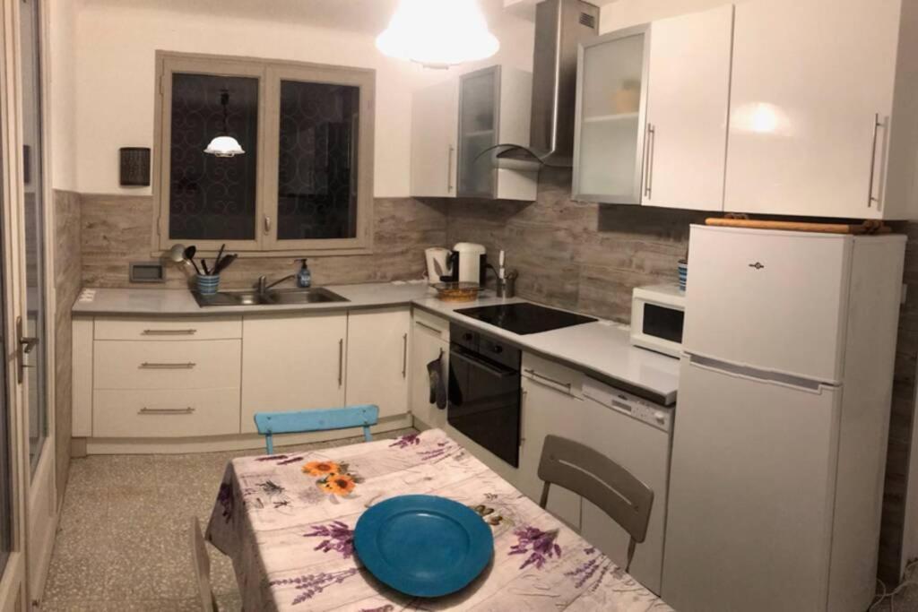 Villa Calme, Climatisee, Piscine, A 2 Pas Du Centre LʼIsle-sur-la-Sorgue Zewnętrze zdjęcie