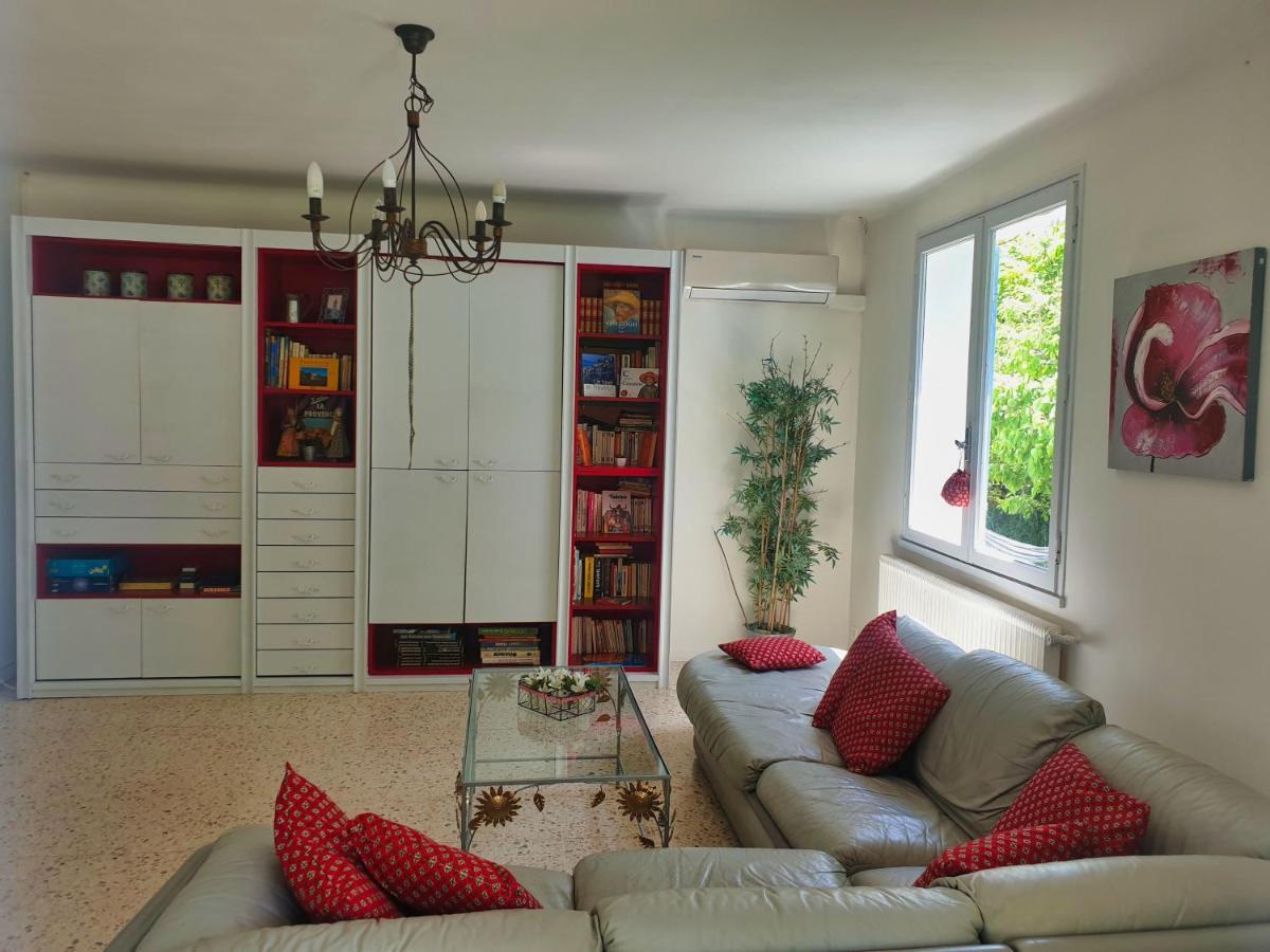 Villa Calme, Climatisee, Piscine, A 2 Pas Du Centre LʼIsle-sur-la-Sorgue Zewnętrze zdjęcie